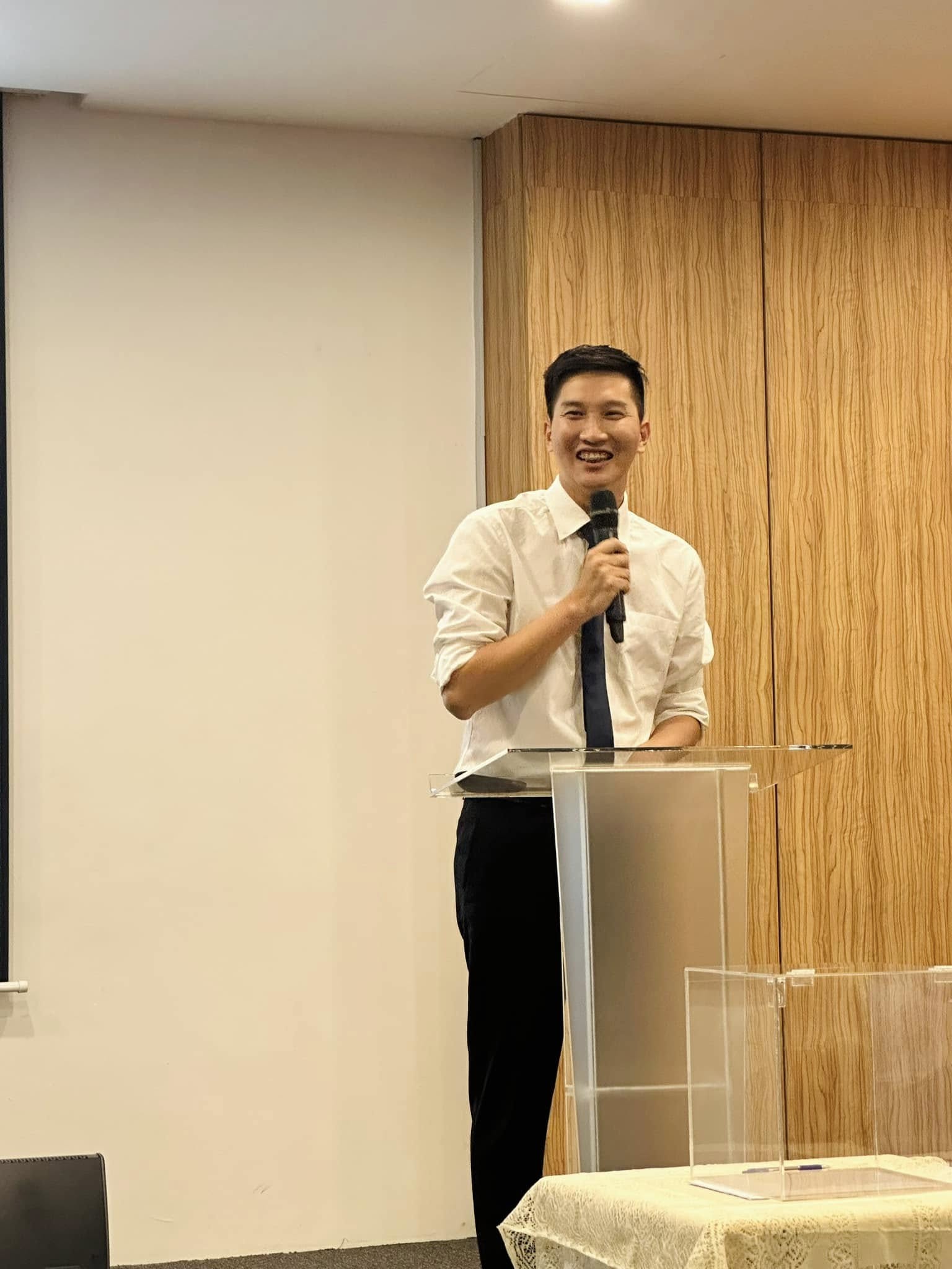 李圣诞传道 Ps. Lee Sheng Dan